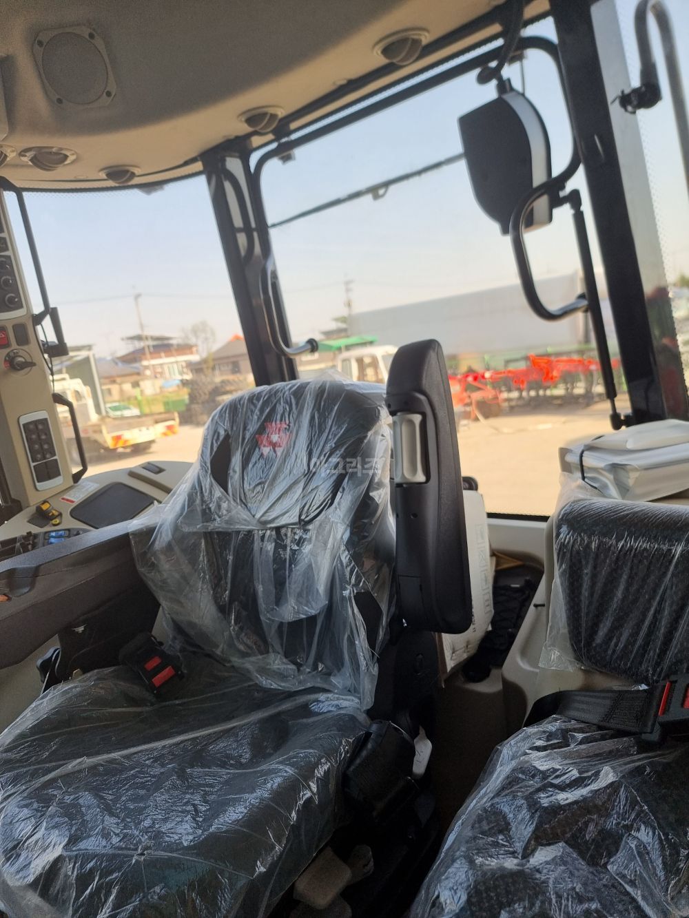 아세아 MF 트랙터 MF5711 (110마력) 뒤우측면