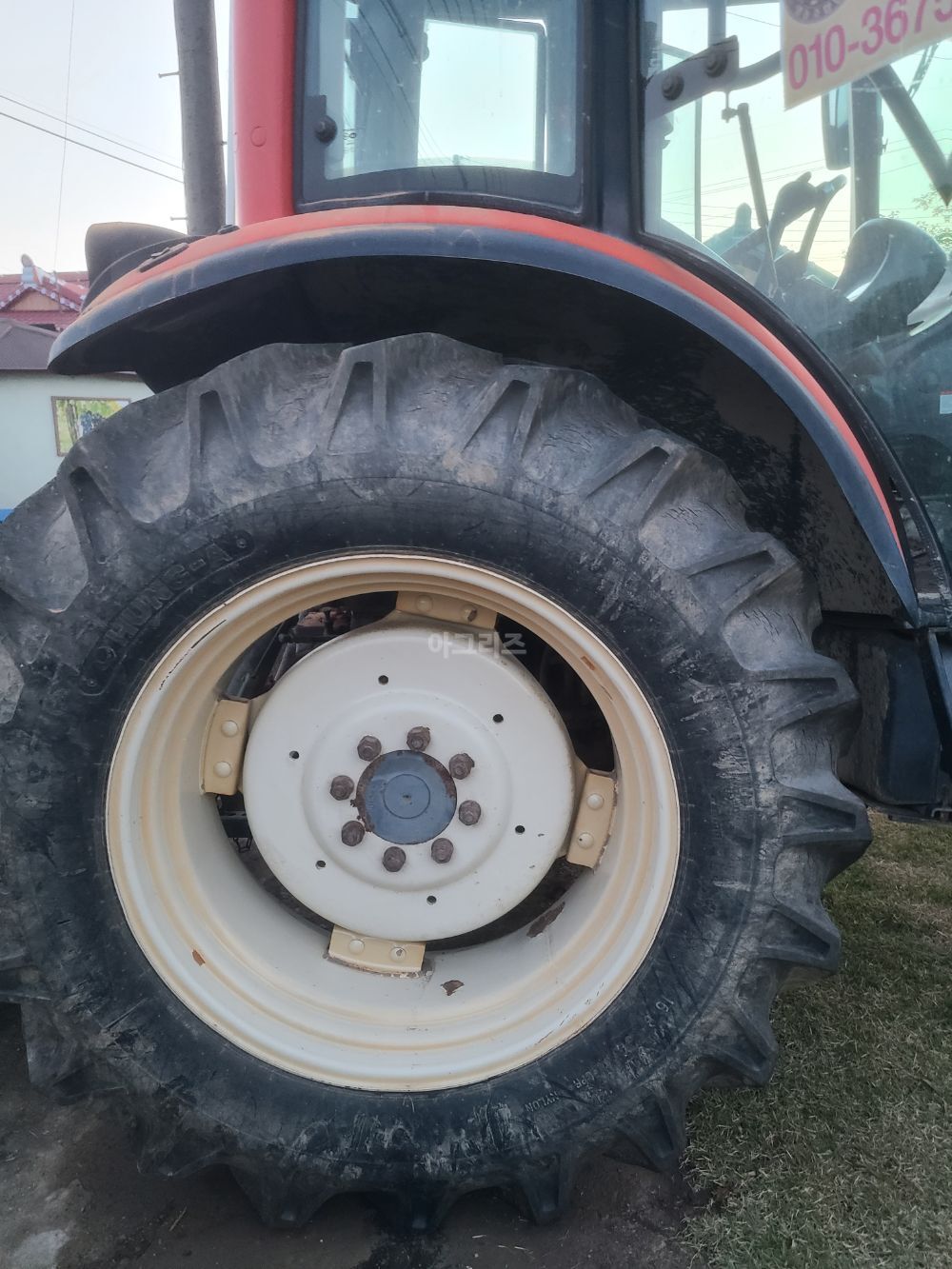 대동 트랙터 D852 (85마력) 뒤우측면