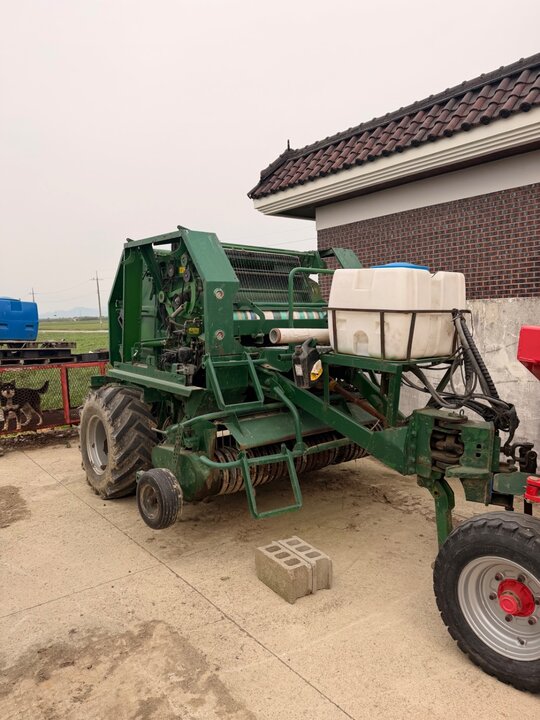  Round Baler f560  앞좌측면