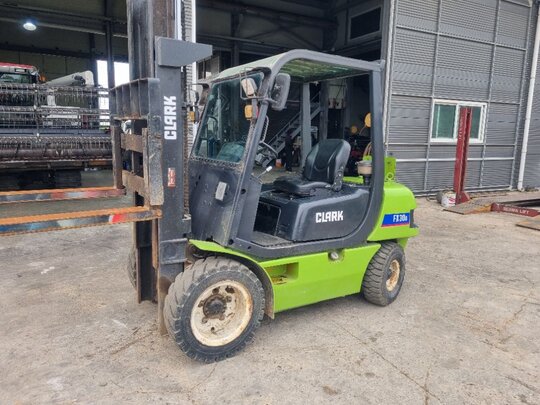Clark Forklift FX30D (3.0톤) 앞좌측면