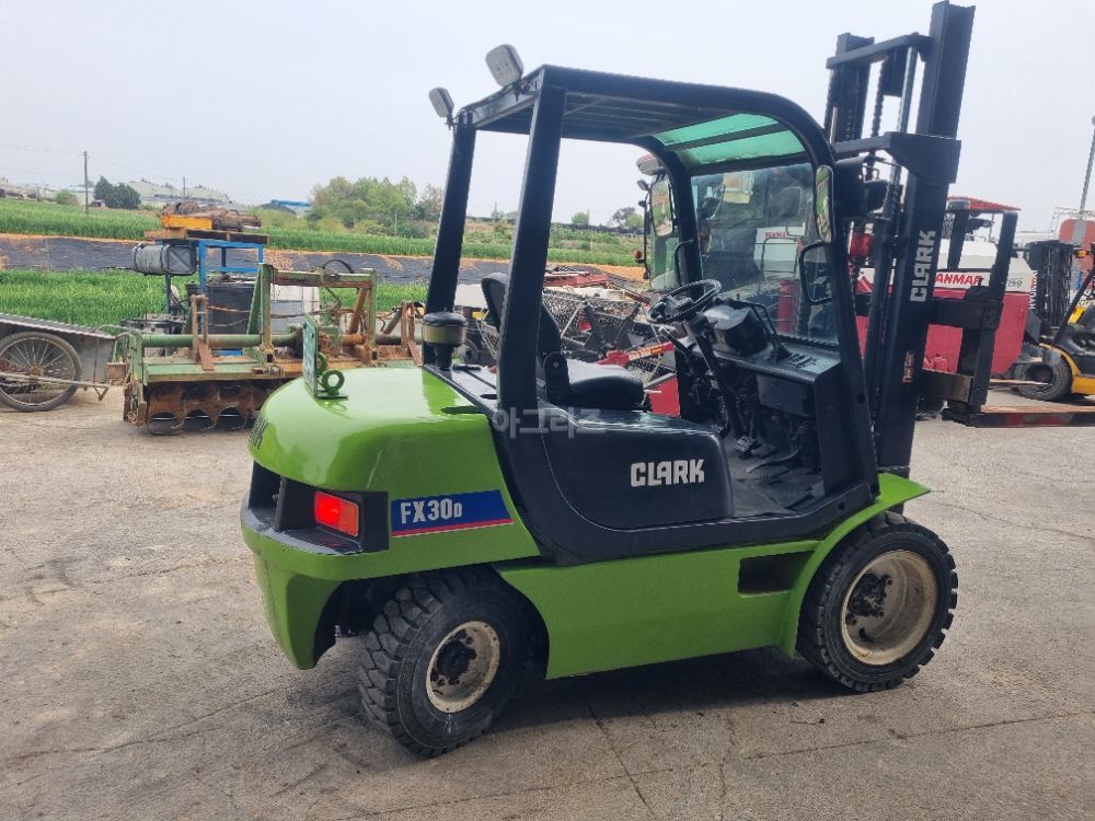Clark Forklift FX30D (3.0톤) 뒤우측면