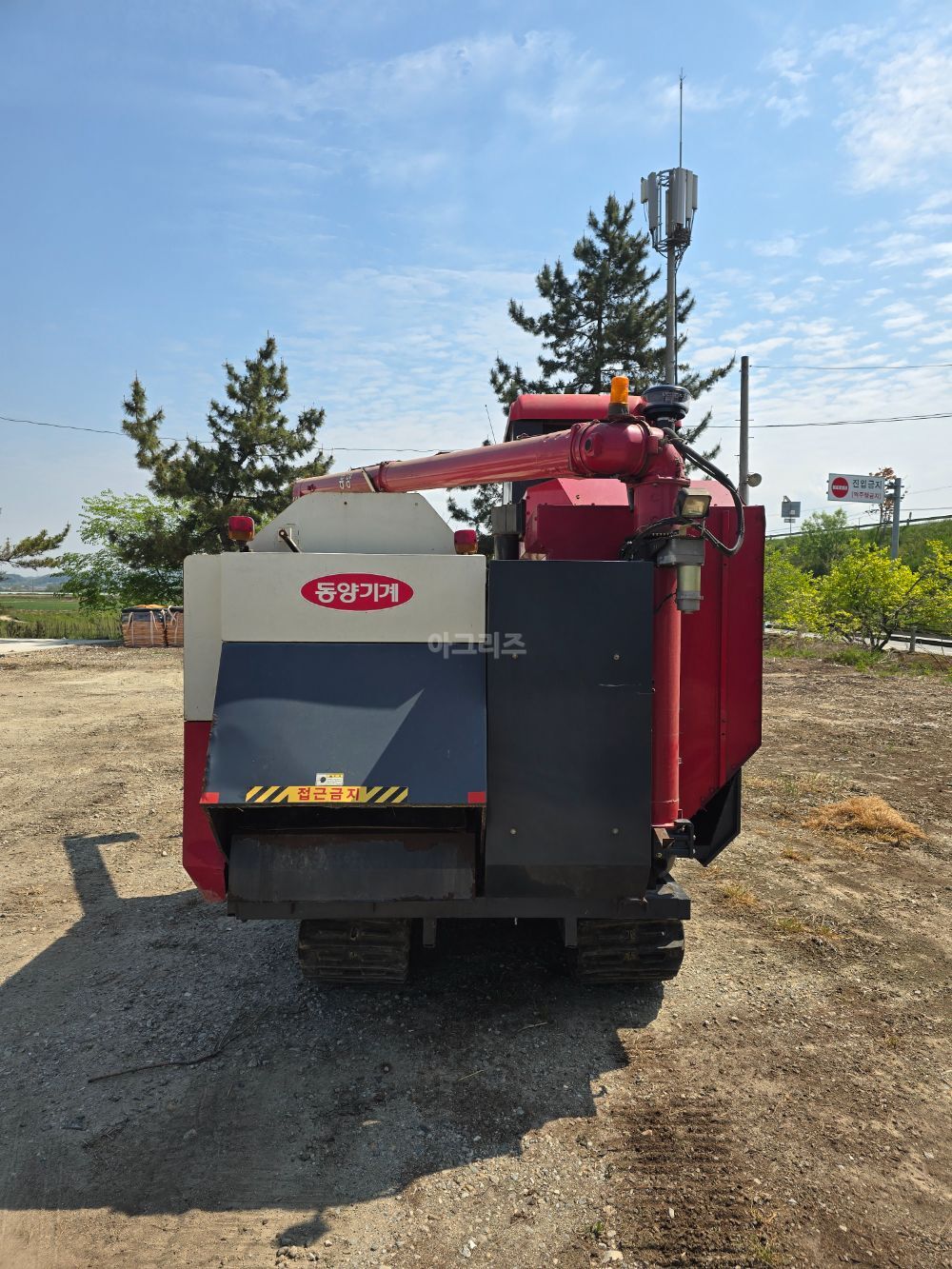 TYM Combine Harvester TH750 (보통형) 뒤우측면