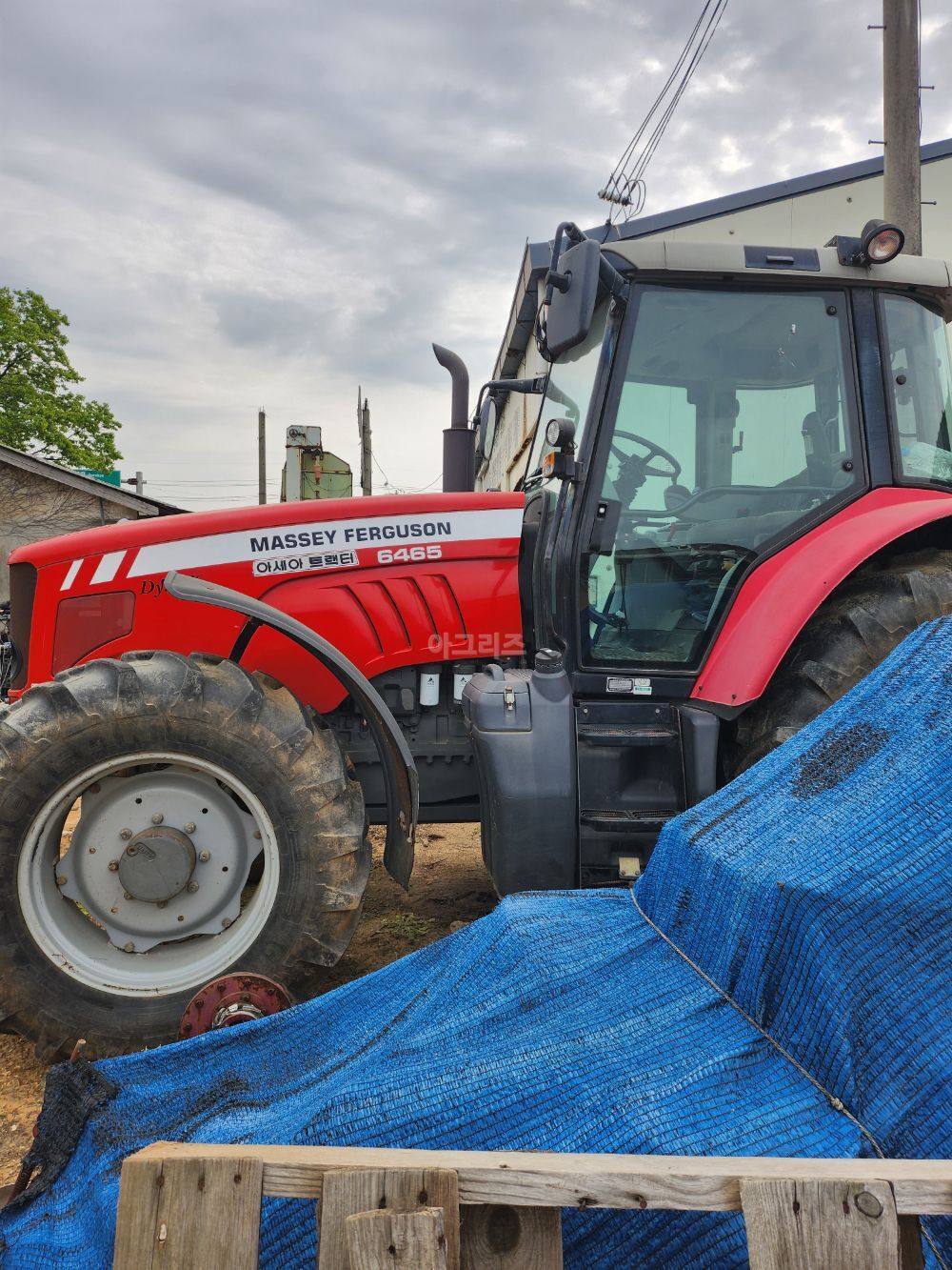 MF Tractor MF-6465 (130hp) 뒤우측면