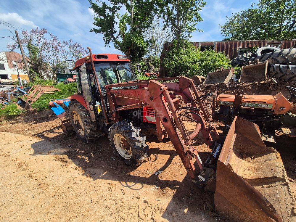 Kukje Tractor EF585 (58hp) 뒤우측면