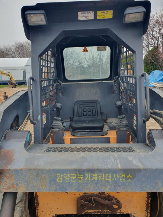 한성아이스키로더 스키드로더 조이스틱 앞좌측면