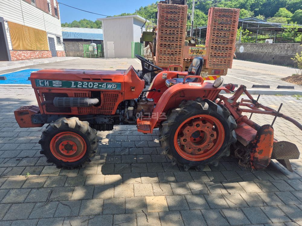 대동 트랙터 L2202-4WD (22마력) 뒤우측면