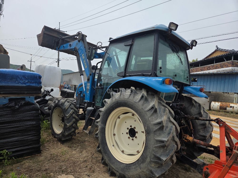 LS 트랙터 L7020 (75마력) 뒤우측면