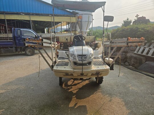 Kukje Rice transplanter 니양기6조 () 앞좌측면