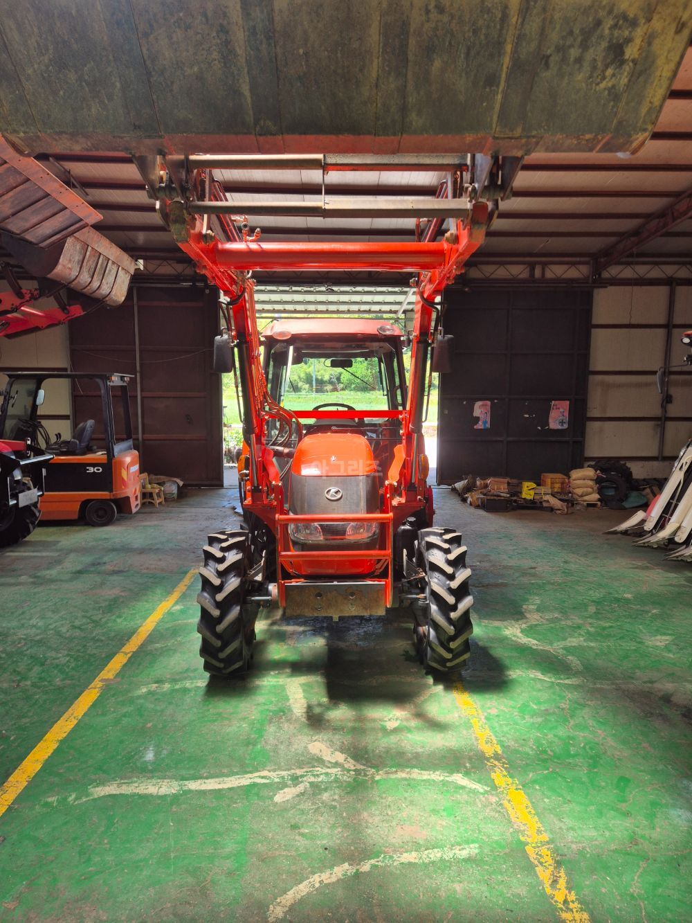 Kubota Tractor MZ557 (60hp) 뒤우측면