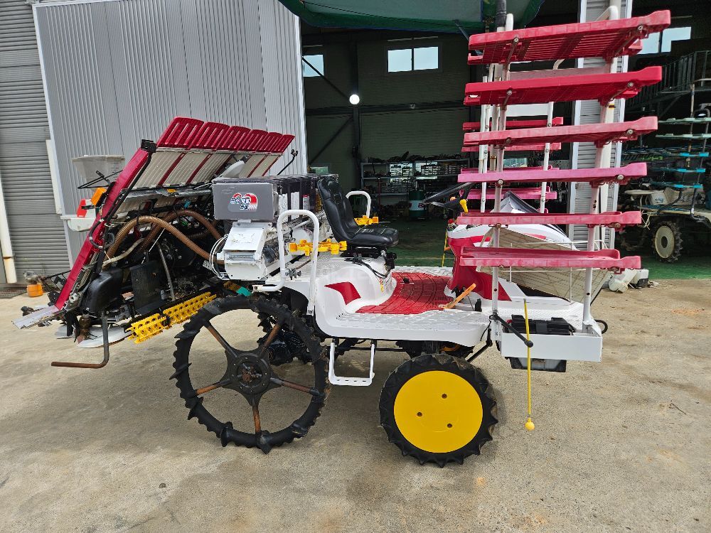 Yanmar Rice transplanter YR6DZG-F (6Rows) 뒤우측면