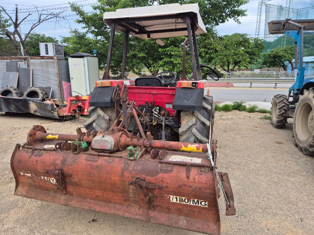 LS 트랙터 LT470D (47마력) 뒤우측면