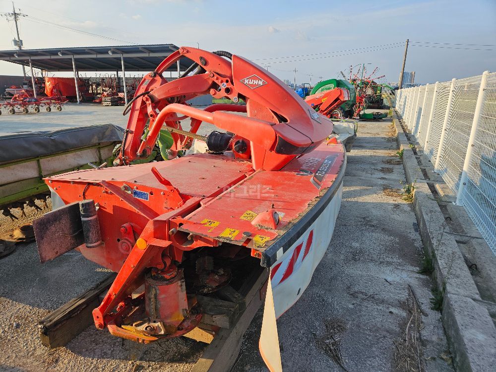 kuhn 모아컨디셔너 FC3525df 뒤우측면
