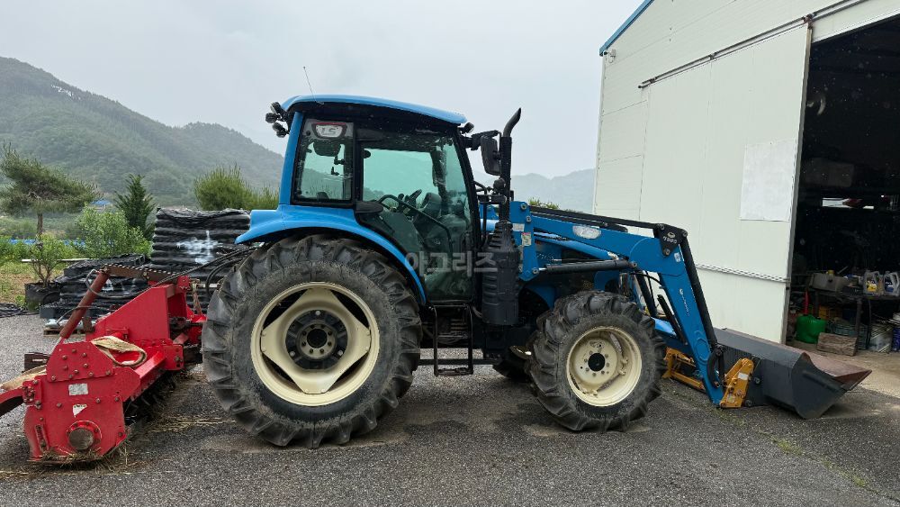 LS 트랙터 XP7102 (102마력) 뒤우측면