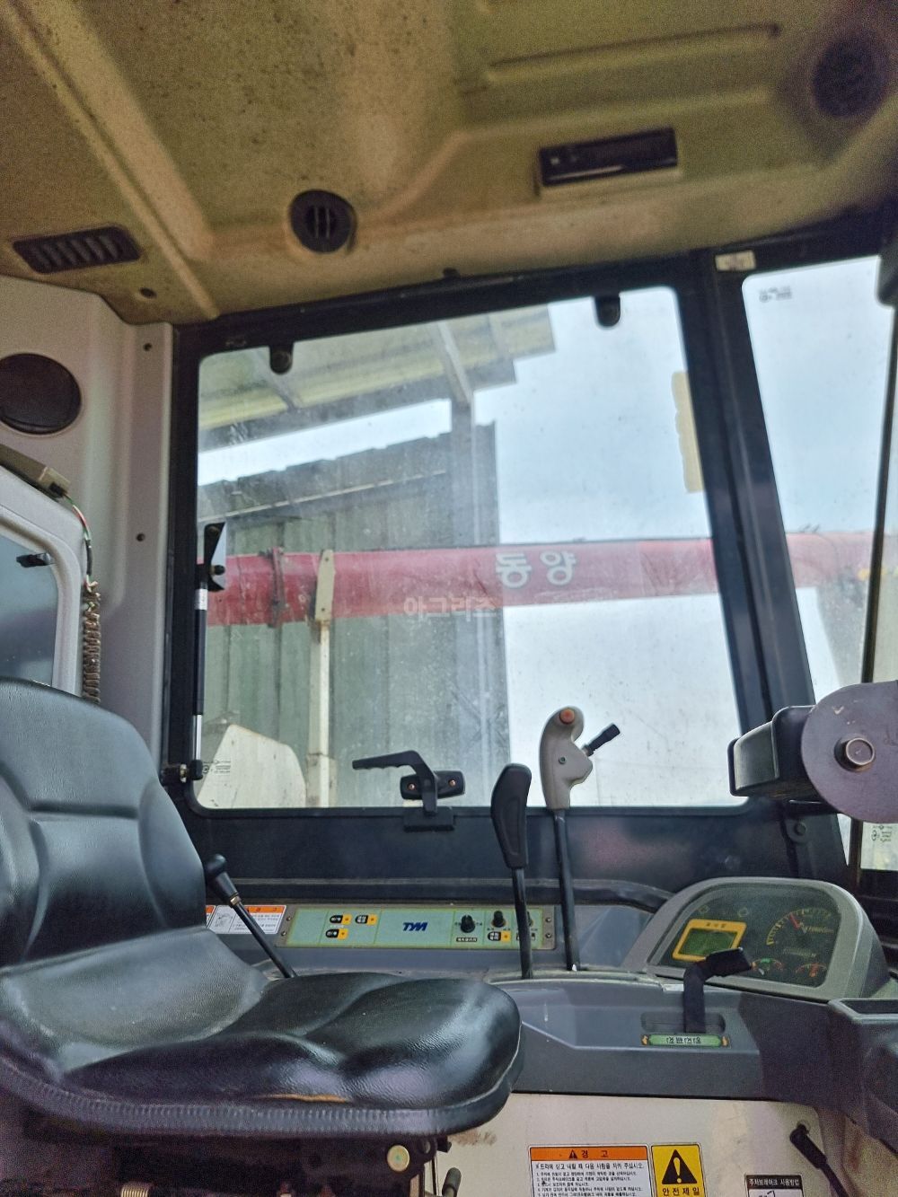 TYM Combine Harvester TH750 (보통형) 뒤우측면