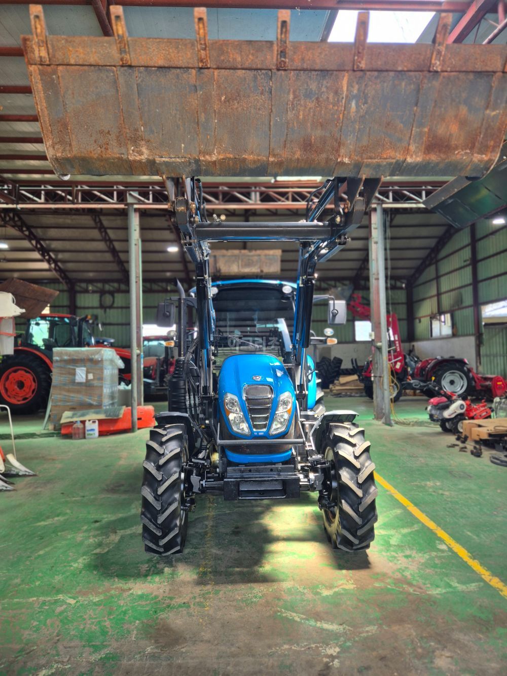 LS Tractor XP7086 (86hp) 뒤우측면