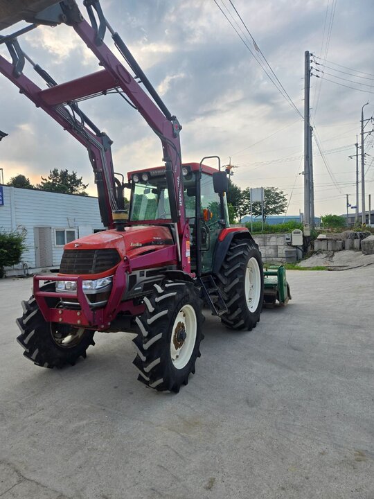 얀마 트랙터 FK895 (95마력) 앞좌측면