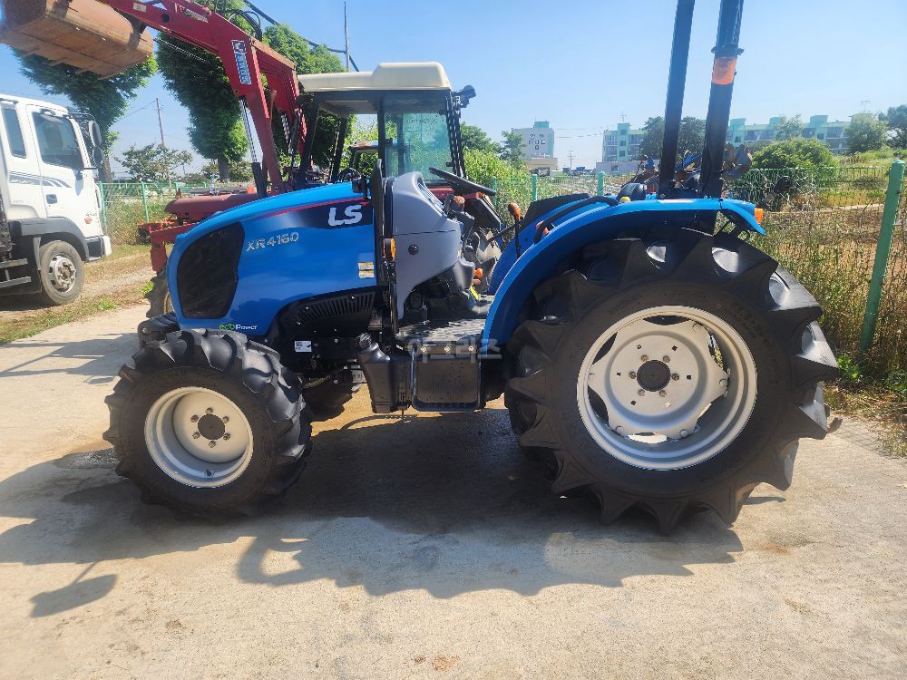 LS 트랙터 XR4160 (58.9마력) 뒤우측면
