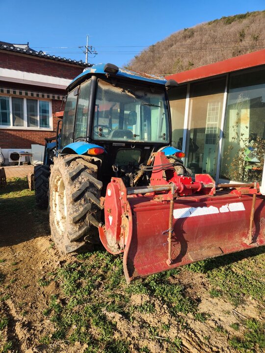 LS Tractor U55 (55hp) 앞좌측면