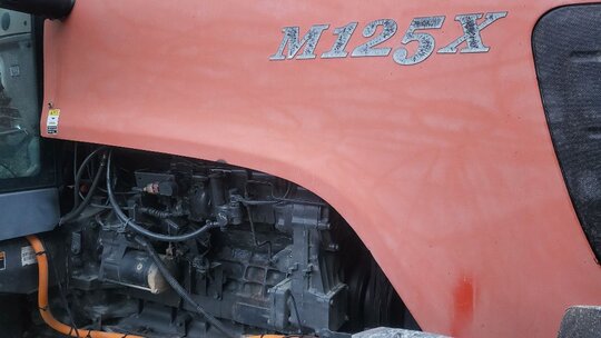 Kubota M125X엔진 구합니다 M125X엔진 구합니다  앞좌측면