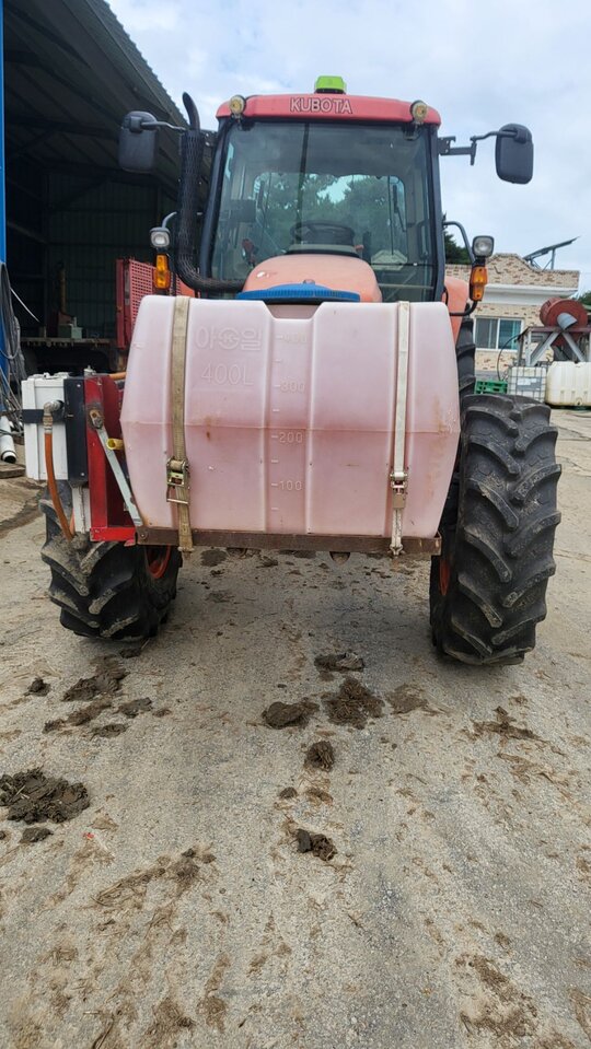 Kubota Tractor M125X (125hp) 앞좌측면