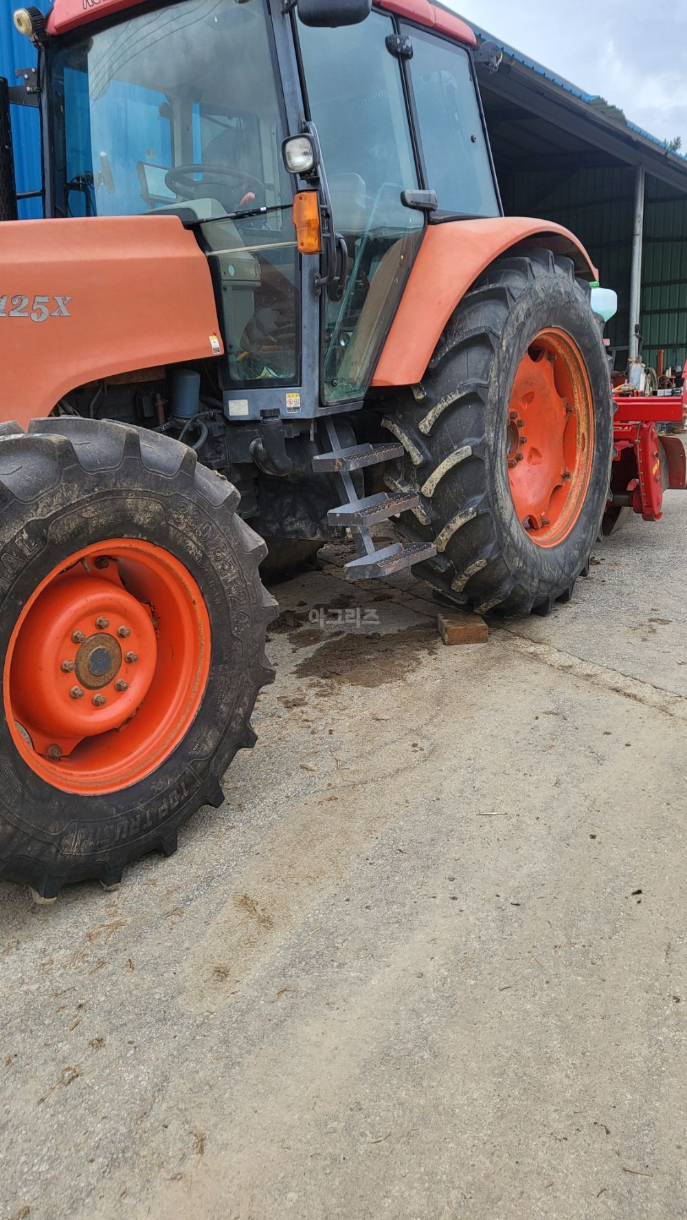 Kubota Tractor M125X (125hp) 뒤우측면