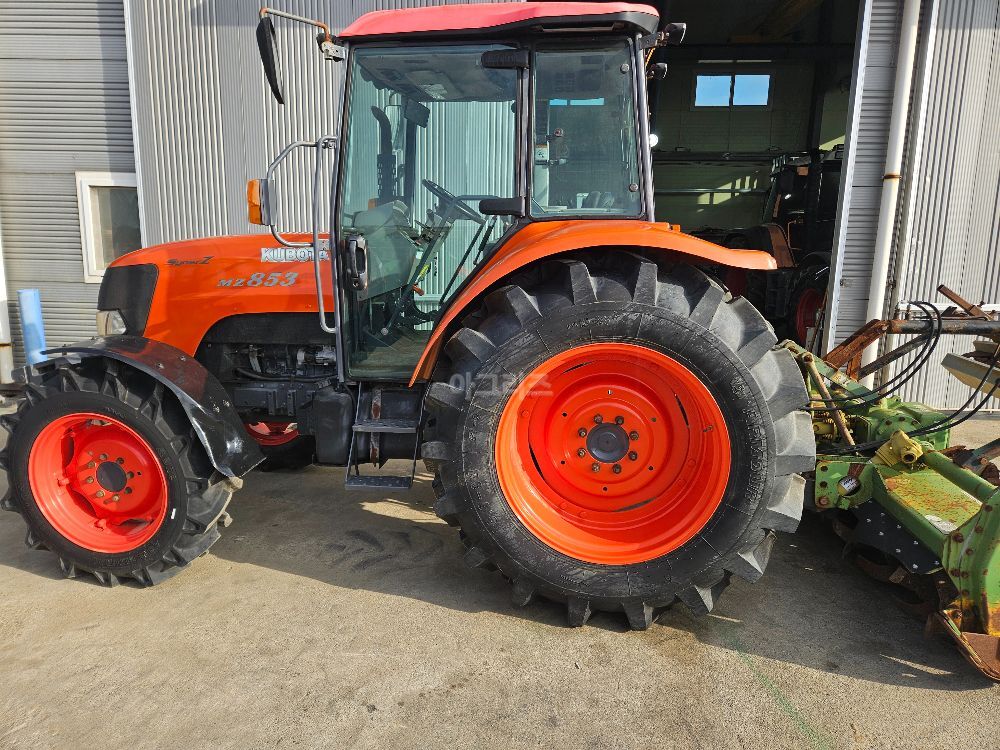 Kubota Tractor MZ853 (85hp) 뒤우측면