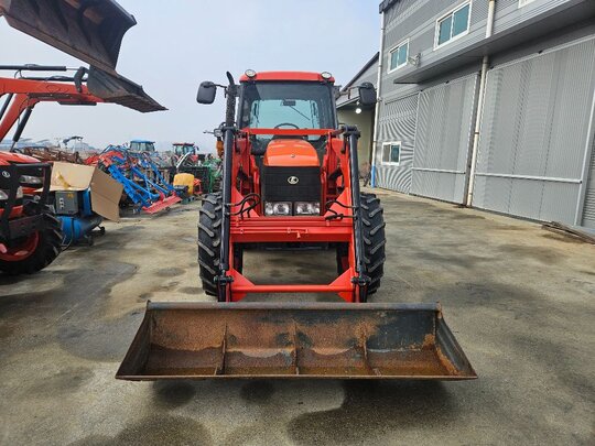 구보다 트랙터 M105X (105마력) 앞좌측면