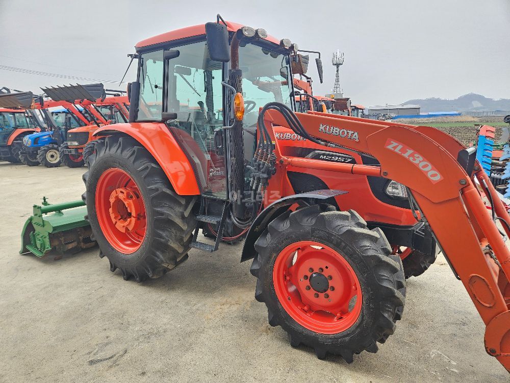 Kubota Tractor MZ957 (100hp) 뒤우측면