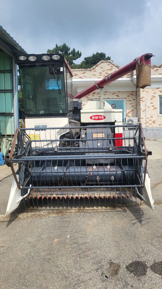 TYM Combine Harvester TH750 (보통형) 앞좌측면