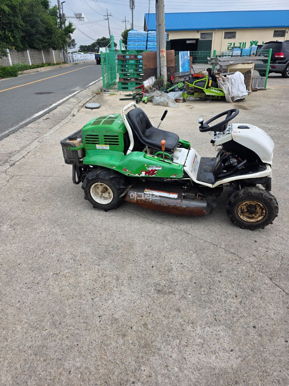성도농업기계 승용제초기(4WD) JP/SRM980F 뒤우측면
