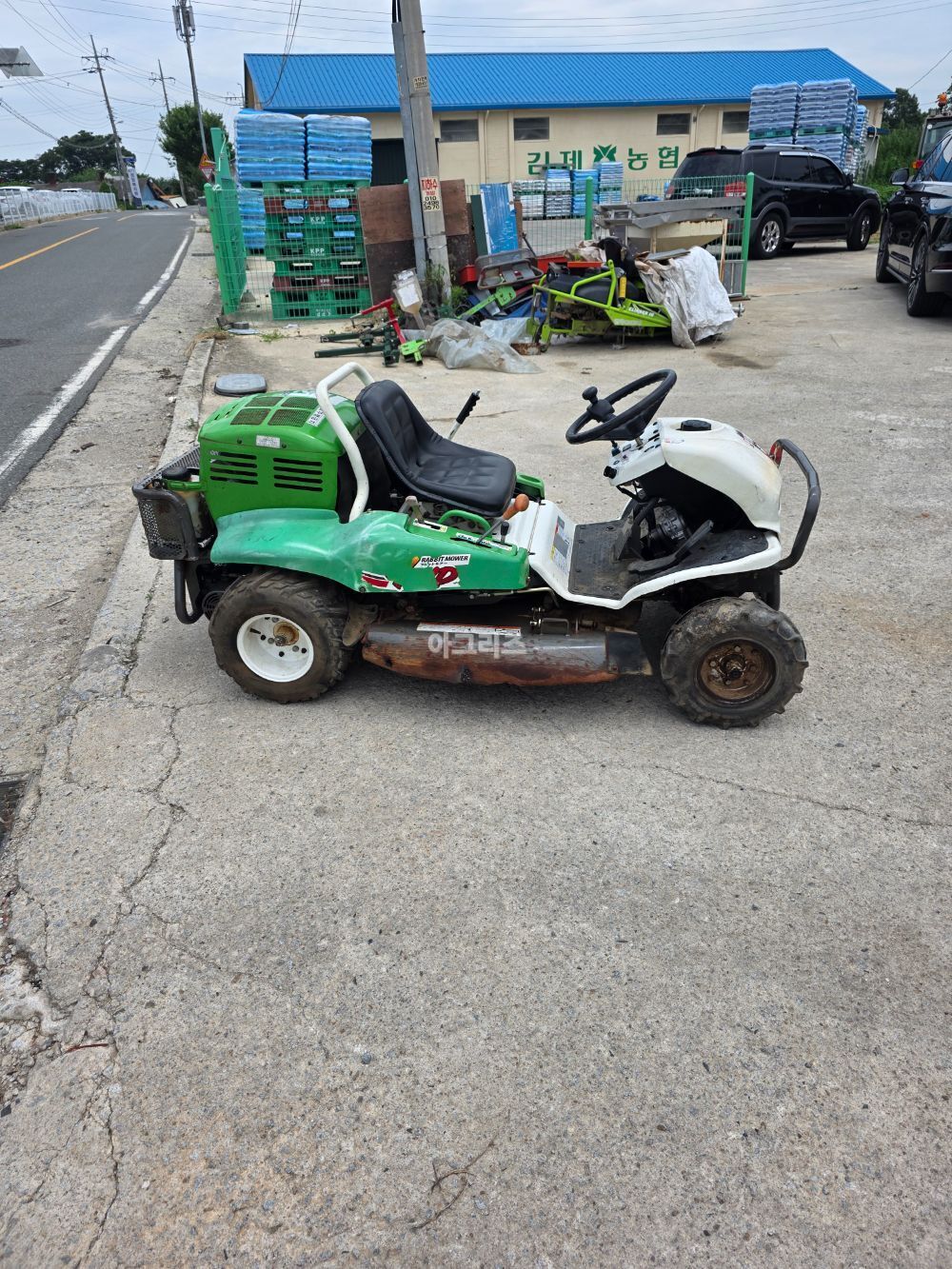 성도농업기계 승용제초기(4WD) JP/SRM980F 뒤우측면