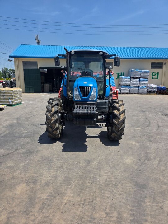 LS Tractor P7197 (97hp) 앞좌측면