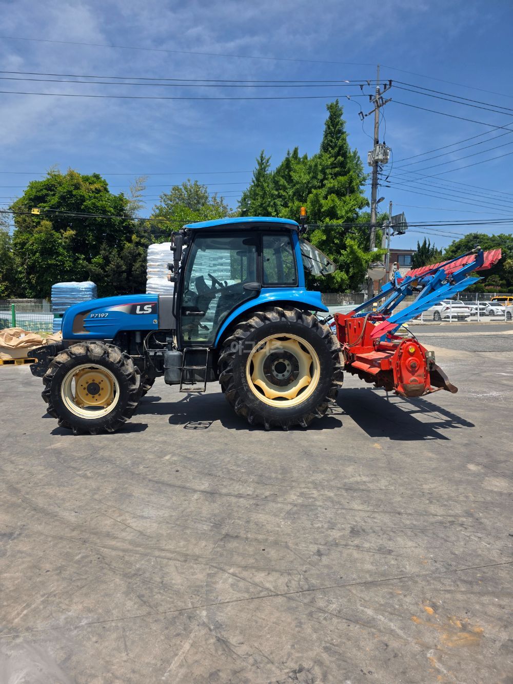LS Tractor P7197 (97hp) 뒤우측면