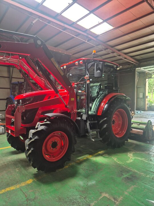 Kukje Tractor LUXEN1100E (111hp) 앞좌측면