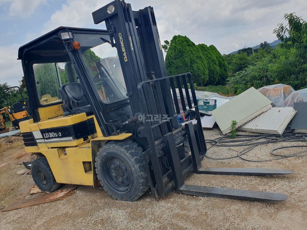 Doosan Forklift LD30 (30톤) 뒤우측면