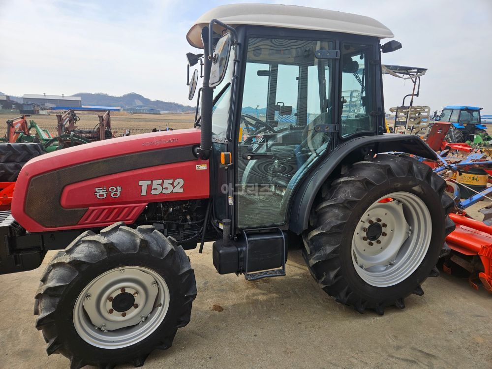 TYM Tractor T552 (55hp) 뒤우측면