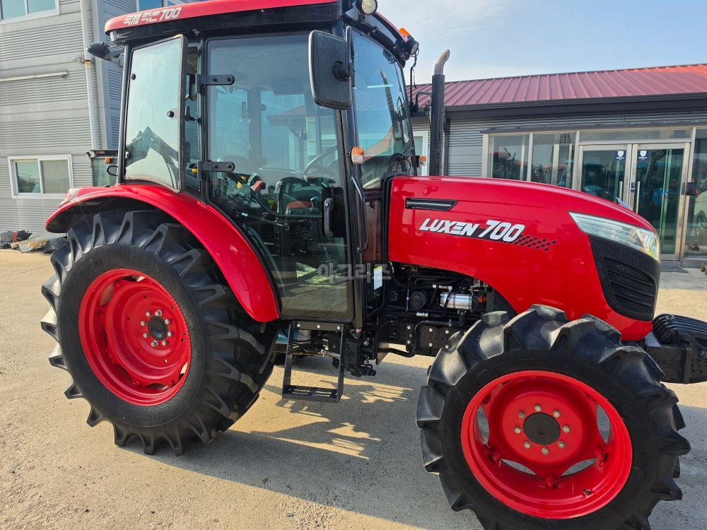Kukje Tractor LUXEN700 (70hp) 뒤우측면