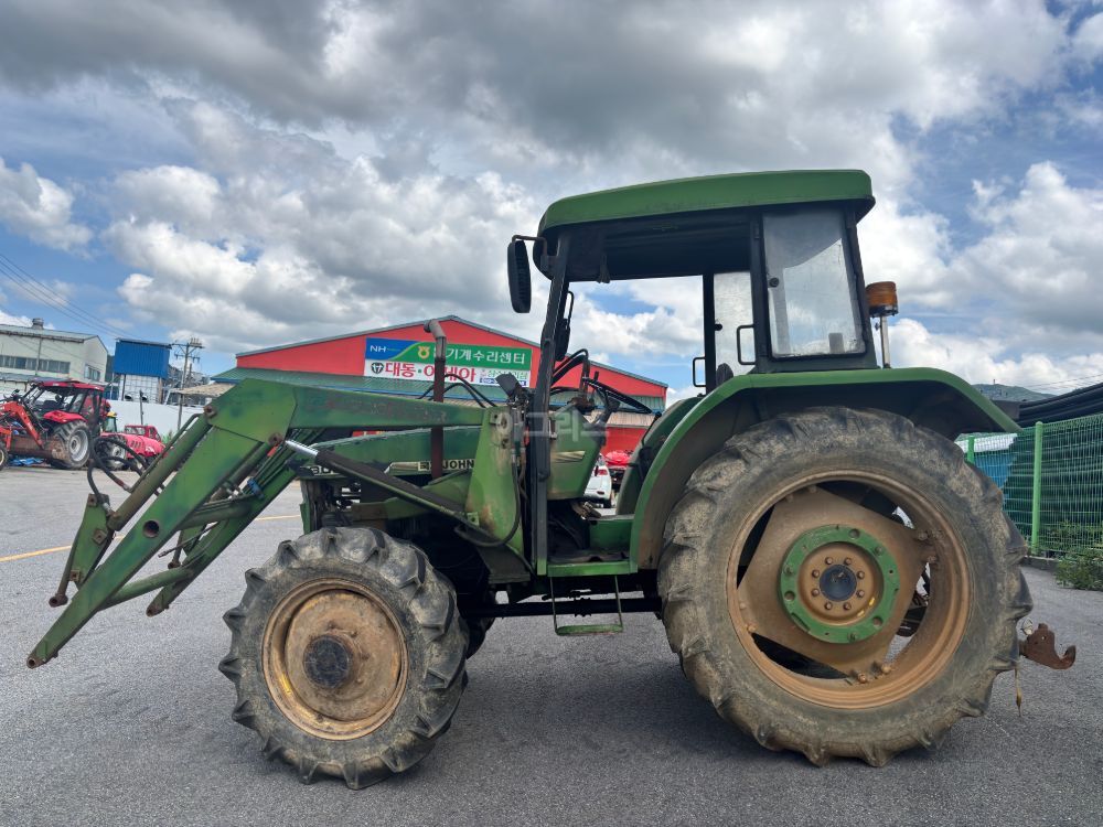 Kukje Tractor 5400 (68hp) 뒤우측면