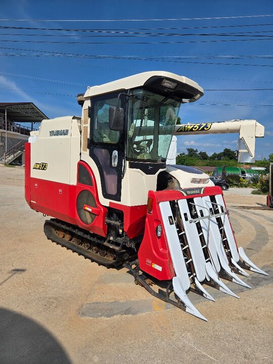 얀마 콤바인 AW573-C (5조식) 앞좌측면