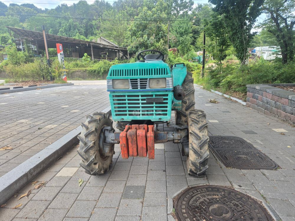 대동 트랙터 L3301 (33마력) 뒤우측면