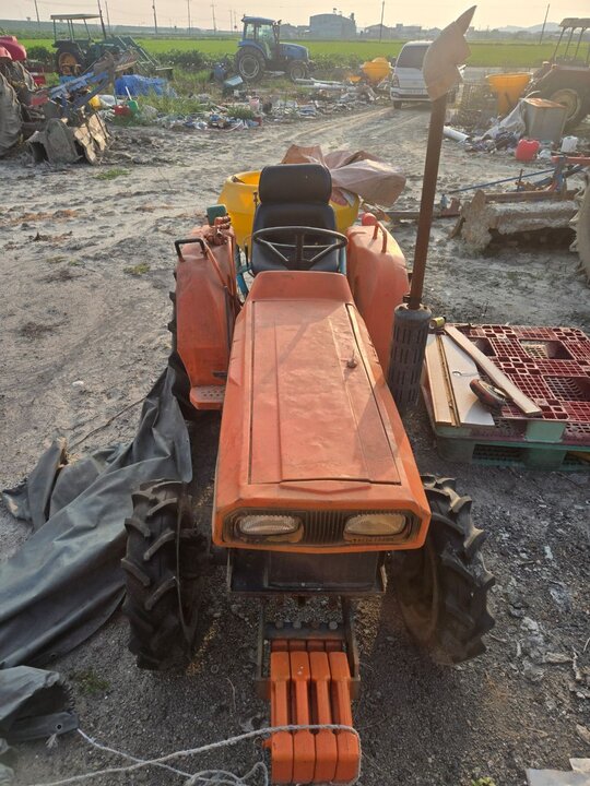 대동 트랙터 L2202-4WD (22마력) 앞좌측면