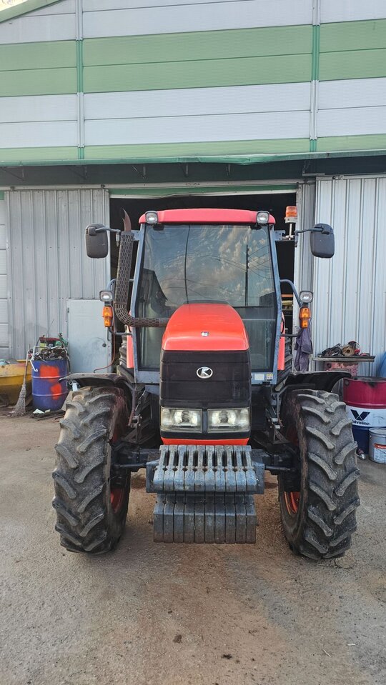 구보다 트랙터 M105X (105마력) 앞좌측면