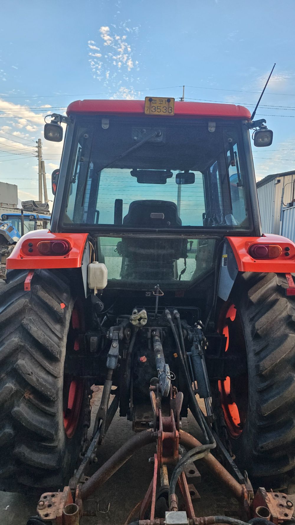 구보다 트랙터 M105X (105마력) 뒤우측면