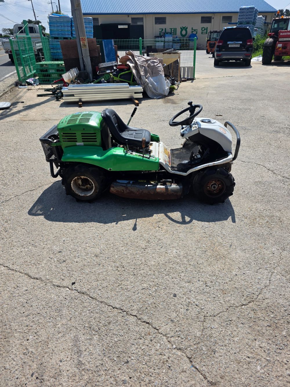 성도농업기계 승용제초기 SRM98F 뒤우측면