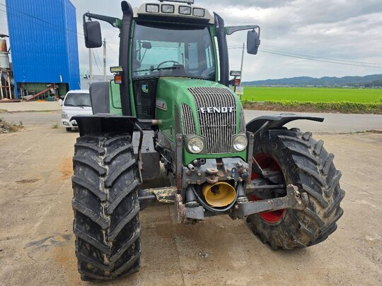 펜트 트랙터 F716 (160마력) 앞좌측면