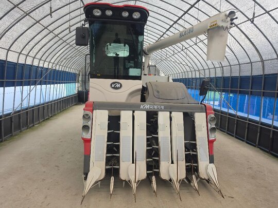 국제 콤바인 KC6130 (6조식) 앞좌측면