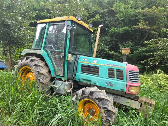 Daedong Tractor D62 (62hp) 앞좌측면