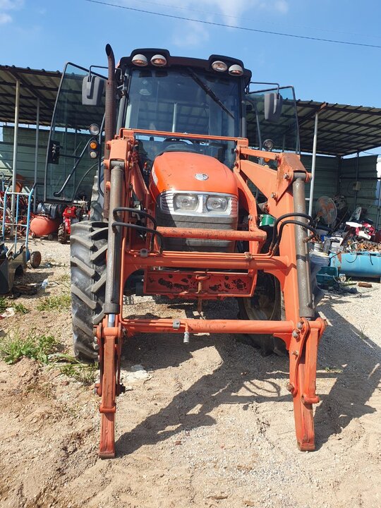 Daedong Tractor MX100 (100hp) 앞좌측면