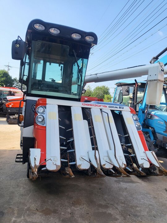 Daedong Combine Harvester DXM85GFC (5Rows) 앞좌측면