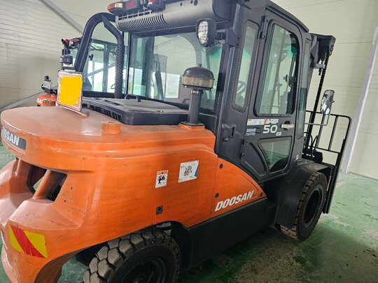 Doosan Forklift 5톤 (5톤) 앞좌측면